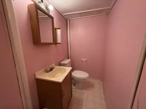 Bath - 104-106 Gaston St, Dixon, IL 61021 photo 3 of 5
