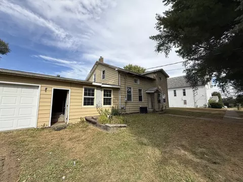 Exterior - 104-106 Gaston St, Dixon, IL 61021 photo 8 of 9