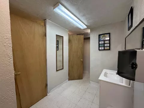 Bath - 104-106 Gaston St, Dixon, IL 61021 photo 2 of 5