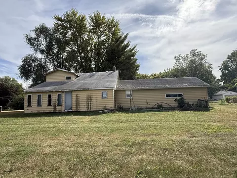 Exterior - 104-106 Gaston St, Dixon, IL 61021 photo 5 of 9