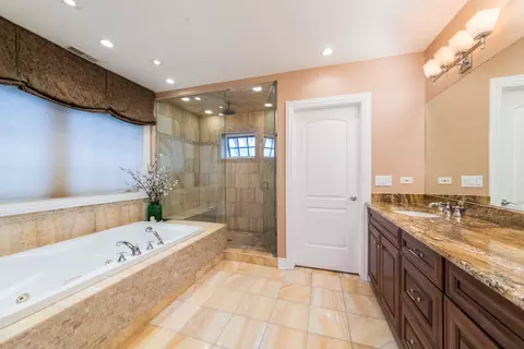 Bath - 711 Jackson Ave, River Forest, IL 60305 photo 2 of 5