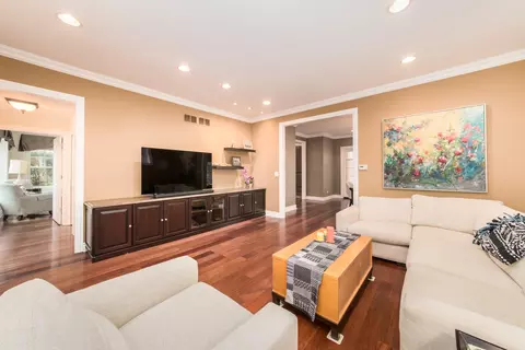 Living - 711 Jackson Ave, River Forest, IL 60305 photo 4 of 5
