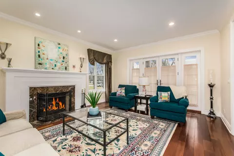 Living - 711 Jackson Ave, River Forest, IL 60305 photo 2 of 5
