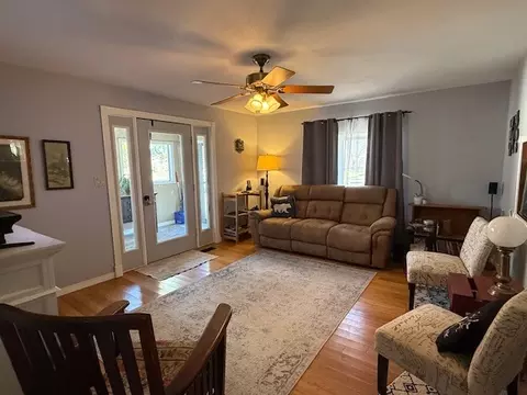 Living - 417 S 22nd St, Herrin, IL 62948 photo 1 of 2