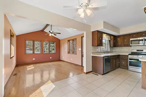 Living - 47 Lockman Cir, Elgin, IL 60123 photo 3 of 6