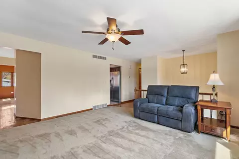 Living - 47 Lockman Cir, Elgin, IL 60123 photo 2 of 6