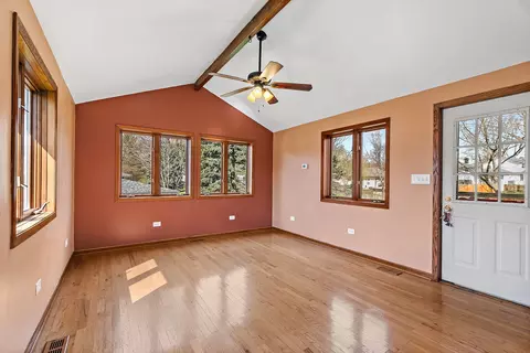 Living - 47 Lockman Cir, Elgin, IL 60123 photo 4 of 6