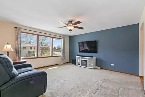Living - 47 Lockman Cir, Elgin, IL 60123 photo 1 of 6