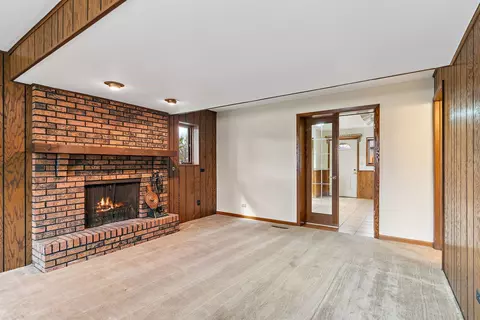 Living - 47 Lockman Cir, Elgin, IL 60123 photo 6 of 6