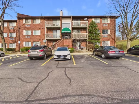 820 N Lakeside Dr #2C, Vernon Hills, IL 60061