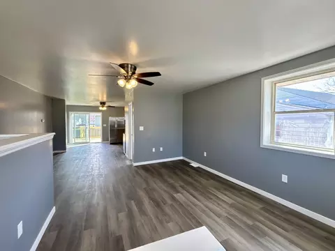 Living - 702 4th Ave, Ottawa, IL 61350 photo 2 of 5