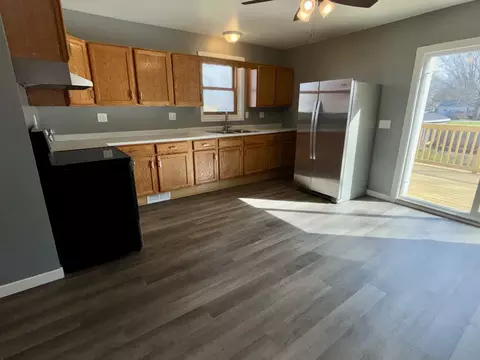 Kitchen - 702 4th Ave, Ottawa, IL 61350 photo 5 of 5
