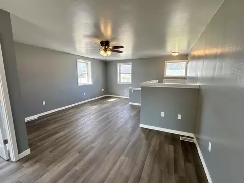 Living - 702 4th Ave, Ottawa, IL 61350 photo 3 of 5