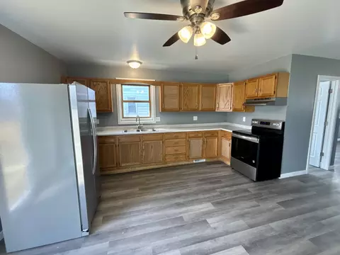 Kitchen - 702 4th Ave, Ottawa, IL 61350 photo 3 of 5
