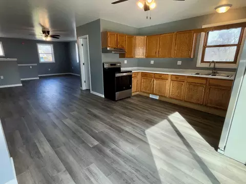 Kitchen - 702 4th Ave, Ottawa, IL 61350 photo 4 of 5