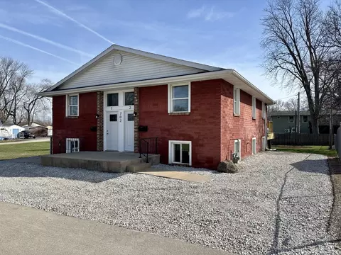 Exterior - 702 4th Ave, Ottawa, IL 61350 photo 2 of 4