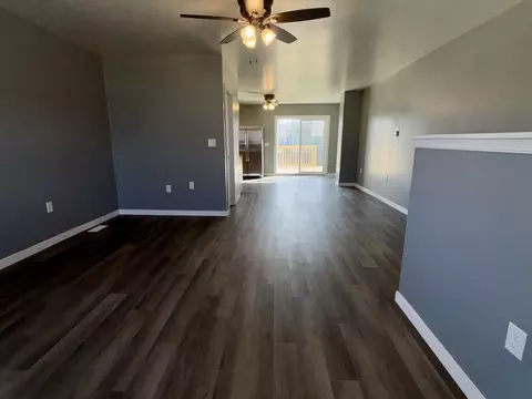 Living - 702 4th Ave, Ottawa, IL 61350 photo 4 of 5