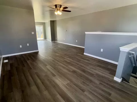 Living - 702 4th Ave, Ottawa, IL 61350 photo 5 of 5
