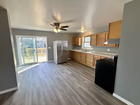 Kitchen - 702 4th Ave, Ottawa, IL 61350 photo 2 of 5