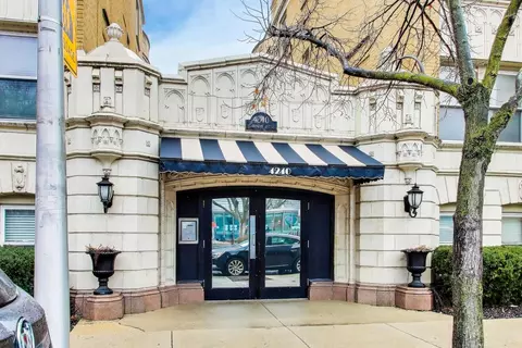 4240 N Clarendon Ave #405N, Chicago, IL 60613