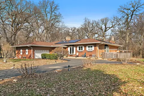 435 Forest Trl, Oak Brook, IL 60523