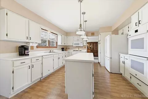 Kitchen - 1107 Pember Cir, West Dundee, IL 60118 photo 1 of 2