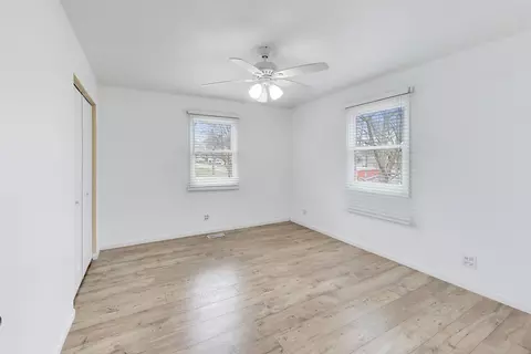 Bedroom - 5115 Parkview Dr, Mccullom Lake, IL 60050 photo 5 of 8