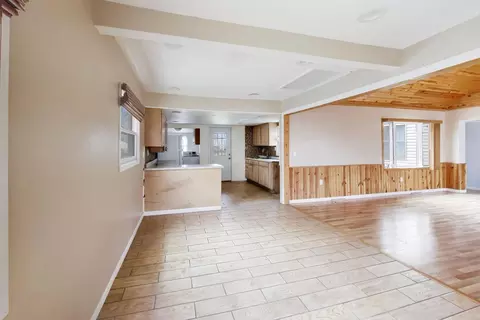Living - 5115 Parkview Dr, Mccullom Lake, IL 60050 photo 5 of 6