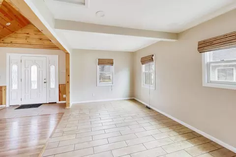 Living - 5115 Parkview Dr, Mccullom Lake, IL 60050 photo 6 of 6