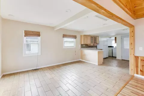 Living - 5115 Parkview Dr, Mccullom Lake, IL 60050 photo 4 of 6
