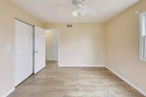Bedroom - 5115 Parkview Dr, Mccullom Lake, IL 60050 photo 4 of 8
