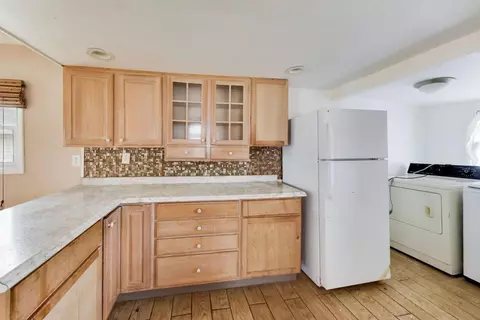 Kitchen - 5115 Parkview Dr, Mccullom Lake, IL 60050 photo 2 of 4