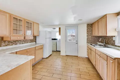 Kitchen - 5115 Parkview Dr, Mccullom Lake, IL 60050 photo 1 of 4