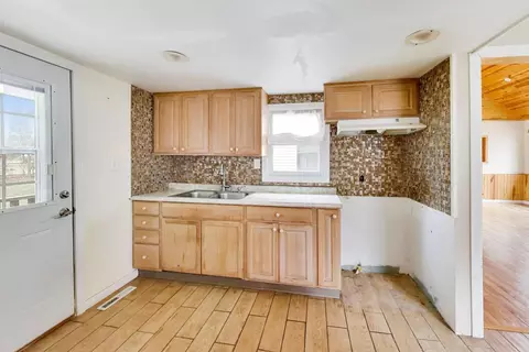 Kitchen - 5115 Parkview Dr, Mccullom Lake, IL 60050 photo 3 of 4