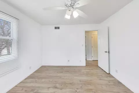 Bedroom - 5115 Parkview Dr, Mccullom Lake, IL 60050 photo 6 of 8