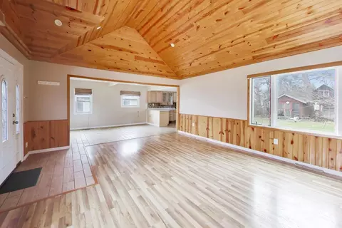 Living - 5115 Parkview Dr, Mccullom Lake, IL 60050 photo 3 of 6