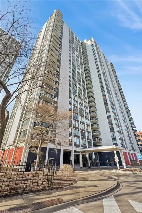 1460 N Sandburg St #2904, Chicago, IL 60610