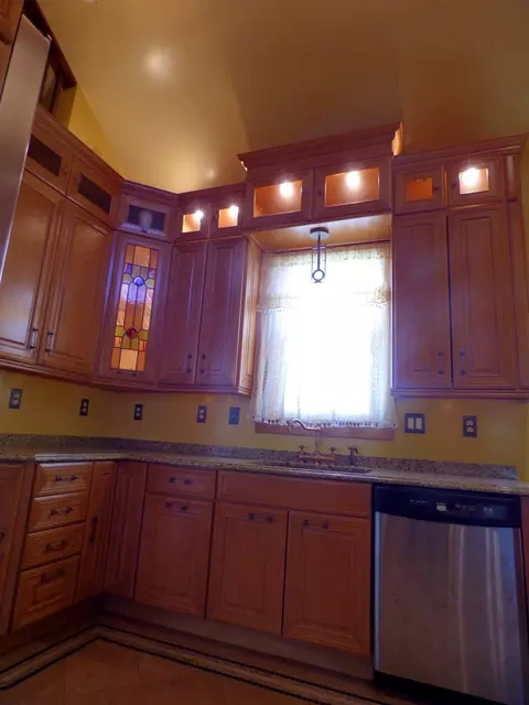 Kitchen - 121 Monroe Ave, Elgin, IL 60123 photo 4 of 5