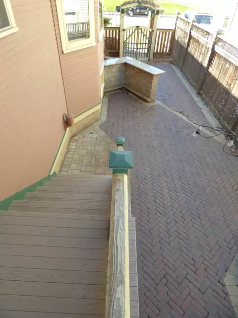 Exterior - 121 Monroe Ave, Elgin, IL 60123 photo 4 of 10