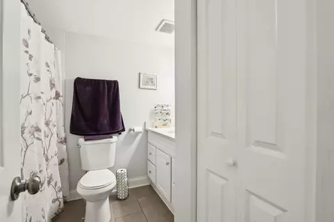 Bath - 586 Fairway View Dr #1A, Wheeling, IL 60090 photo 1 of 3