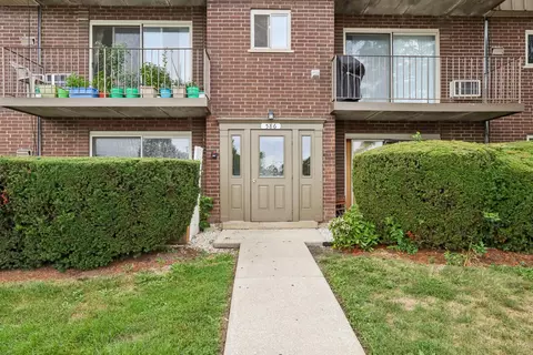 Exterior - 586 Fairway View Dr #1A, Wheeling, IL 60090 photo 4 of 5