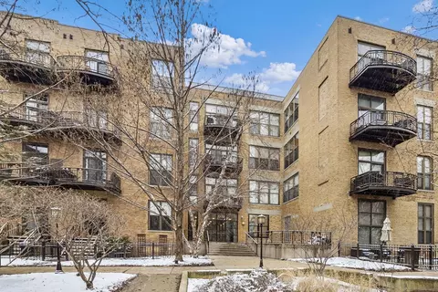 1330 W Monroe St #216, Chicago, IL 60607