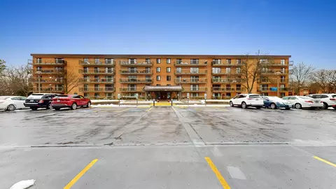 6443 Clarendon Hills Rd #411K, Willowbrook, IL 60527