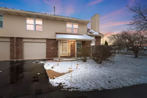 8534 Westberry Ln, Tinley Park, IL 60487
