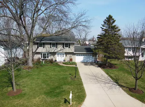 213 Arapahoe Trl, Carol Stream, IL 60188