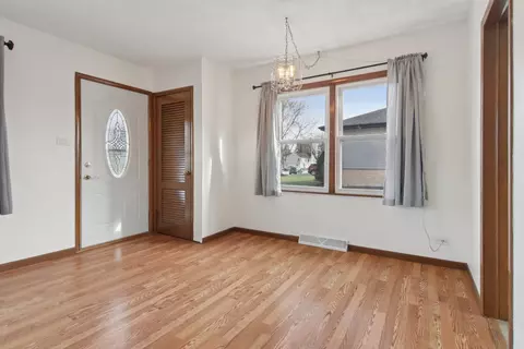 Living - 7416 S Thomas Ave, Bridgeview, IL 60455 photo 4 of 6