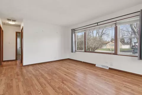 Living - 7416 S Thomas Ave, Bridgeview, IL 60455 photo 3 of 6
