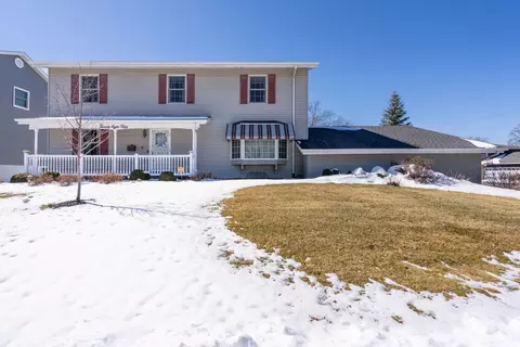 2850 Volquardsen Ave, Davenport, IA 52804
