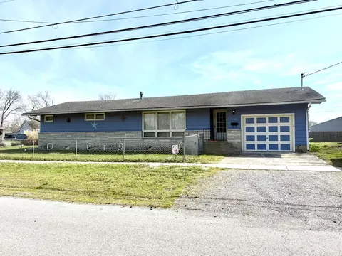 909 N Washington St, Marion, IL 62959