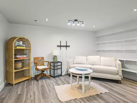 Living - 1086 Cascade Dr, Aurora, IL 60506 photo 5 of 6